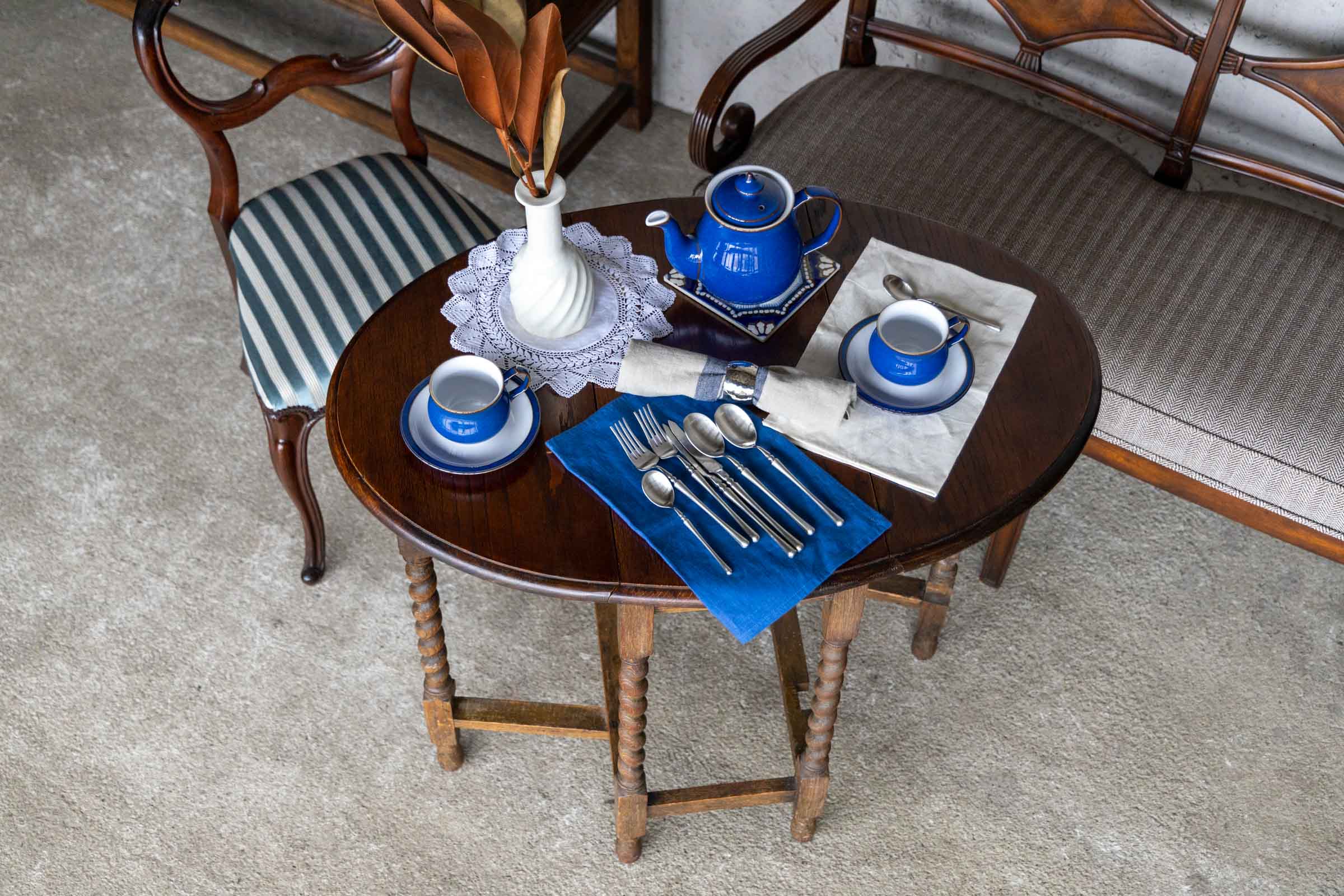 一人暮らしにもおすすめ！置き場所に困らない「ゲートレッグテーブル