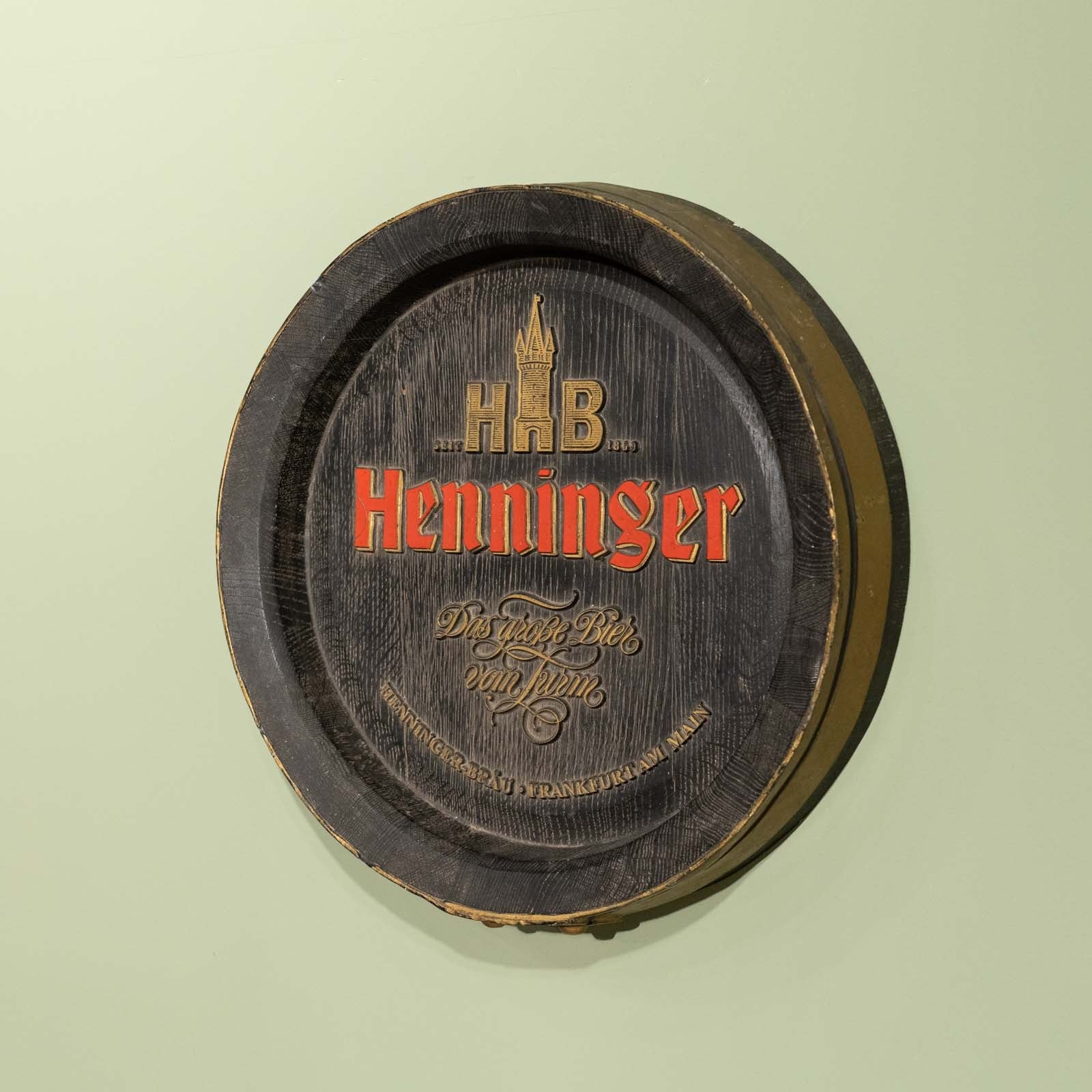 ドイツのビールメーカー【Henninger ヘニンガー】ロゴ入リ看板[m