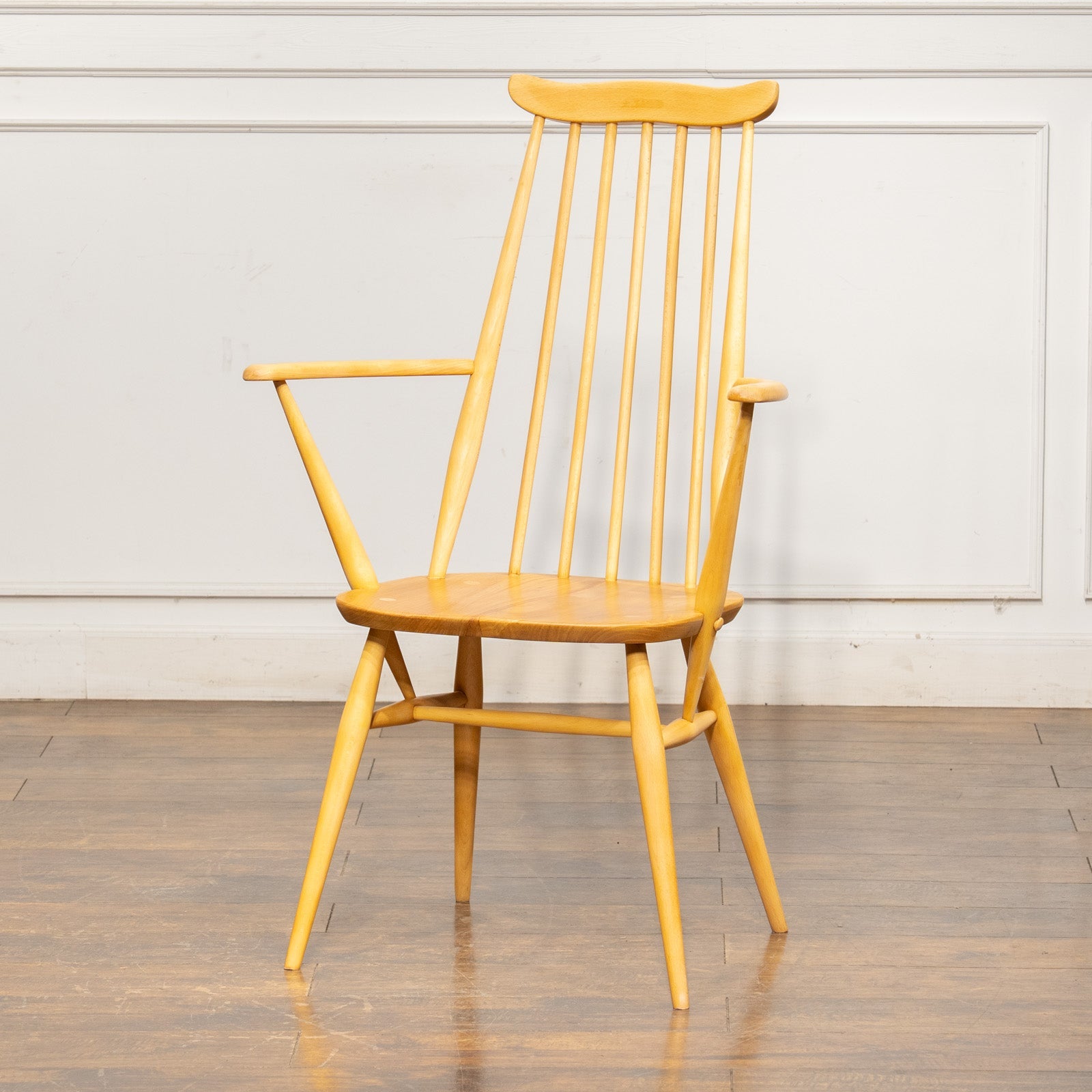 ERCOL アーコール ラダーチェア 肘掛け付き ハイバック 刻印 BSロゴ 英国【ERCOL アーコール】スラッとしたハイバックが特徴的 ウィンザー