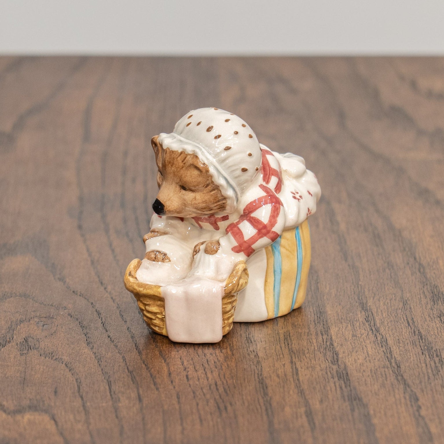 BESWICK ベスウィック】お洗濯をするティギーおばさん ビアトリクス