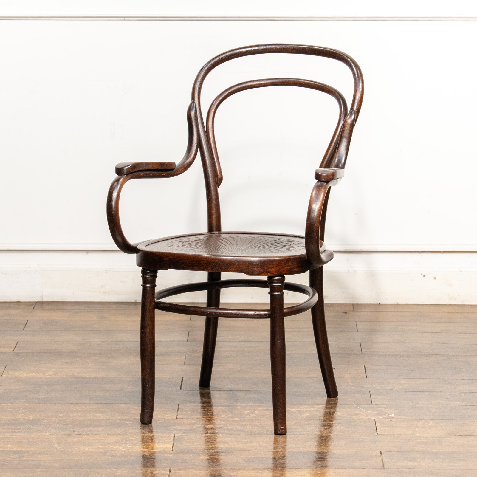 Mundus社製 ベントウッドアームチェア