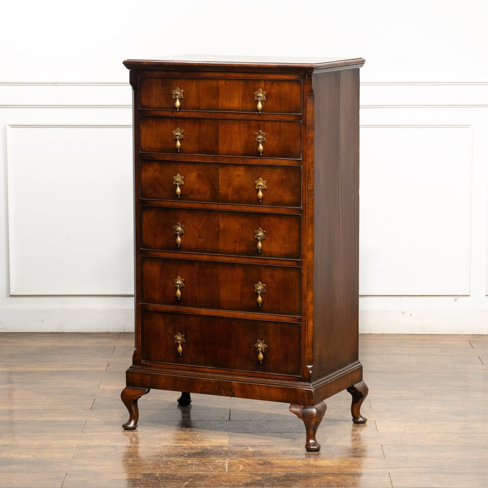 スリムなシルエットに艶やかな木肌が美しい 6ドロワーズチェスト