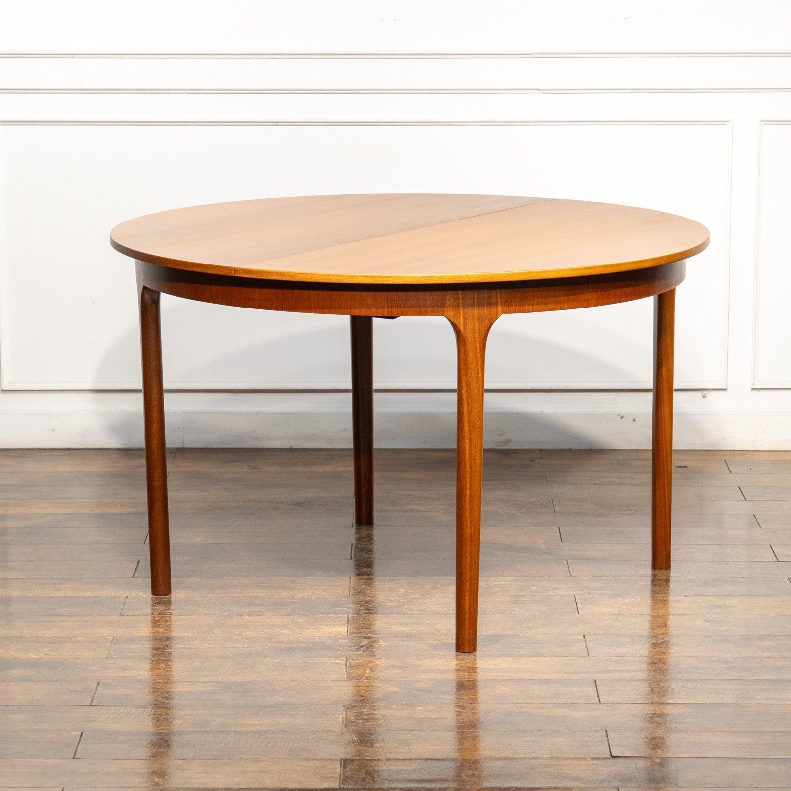 いつもお待たせしています ヴィンテージのラウンドダイニングテーブル