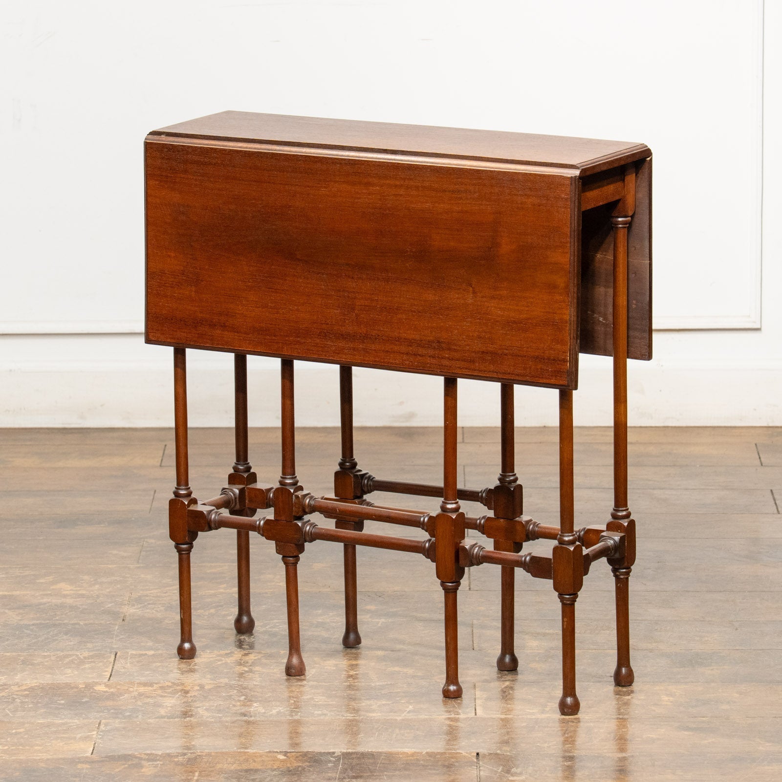 繊細で洗練された美しさ  ヴィクトリアン サザーランドテーブル