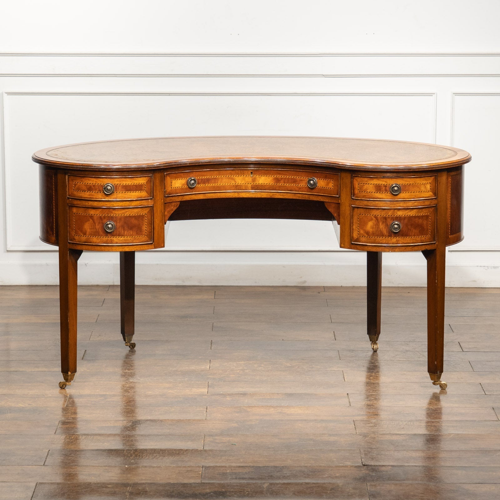 エレガントな曲線美をお楽しみ下さい ウォールナット レザートップ キドニーデスク