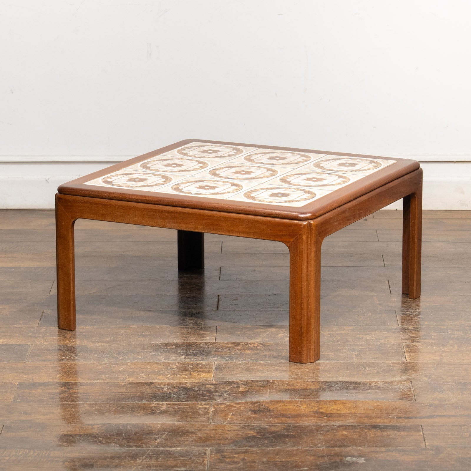 幾何学模様が愛らしい G-PLAN タイルトップ スクエアコーヒーテーブル