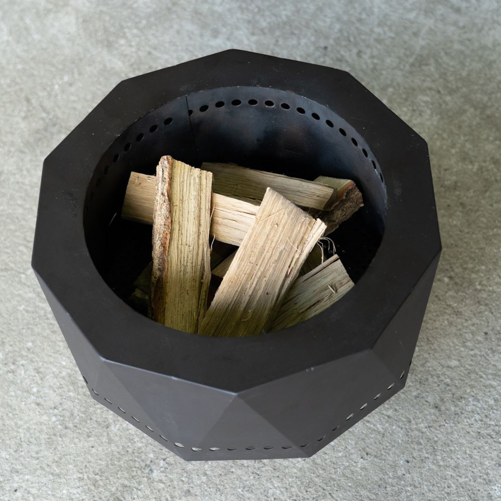 BLUE SKY 焚き火台　ニ次燃焼　アウトドア 焚き火の季節到来！ブルースカイアウトドアリビング 焚き火台 二