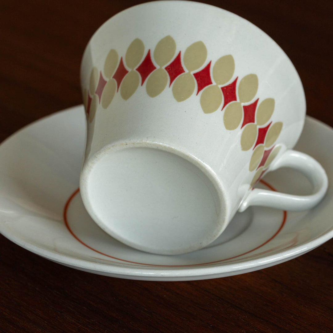 【ARABIA アラビア】赤とベージュの図柄が優しい コーヒーカップ＆ソーサー /21G-6[m]