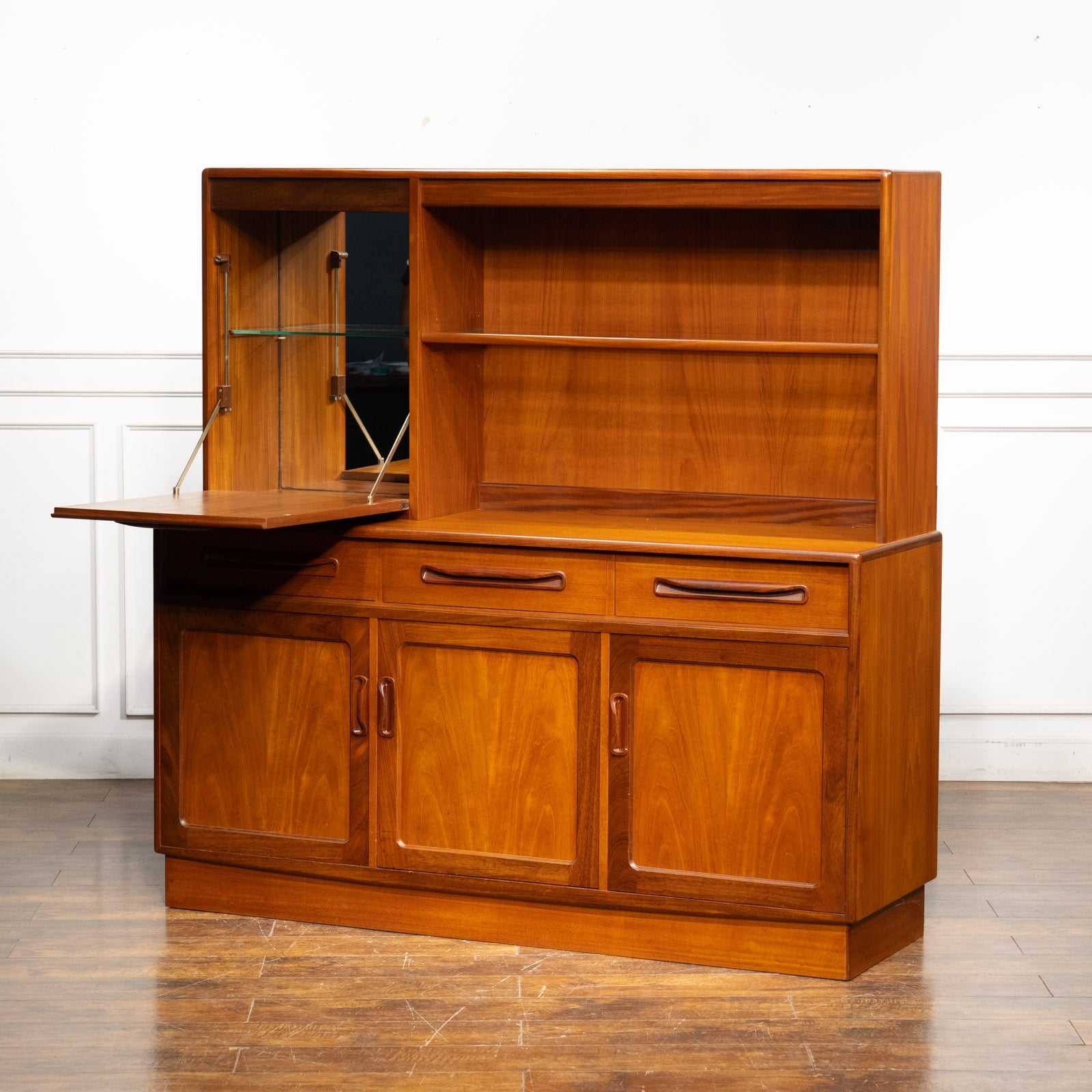 英国【G-PLAN ジープラン Fresco フレスコ】使いやすいサイズ感