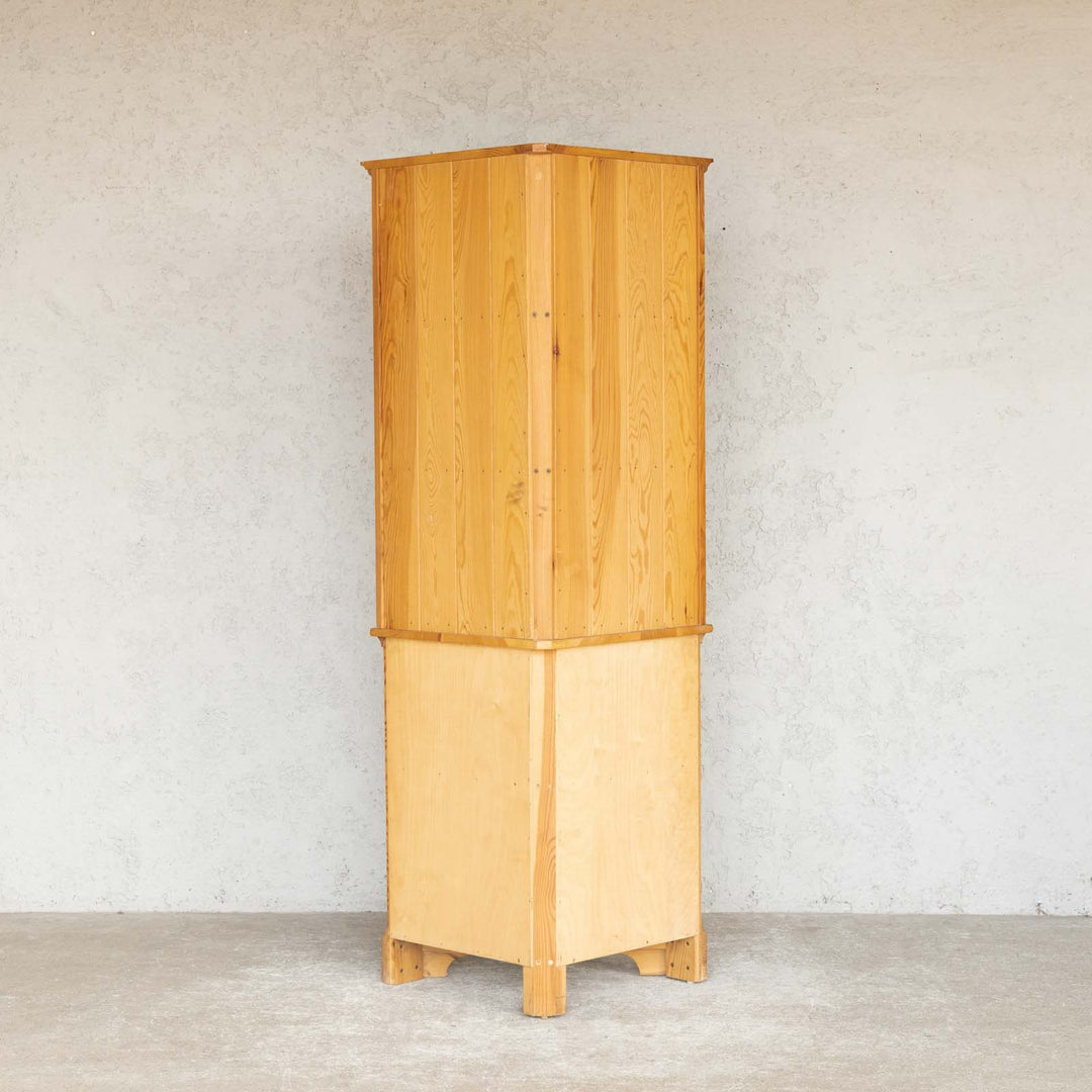 英国【ERCOL アーコール】明るいナチュラルな色味がお部屋に馴染む コーナーキャビネット[m]