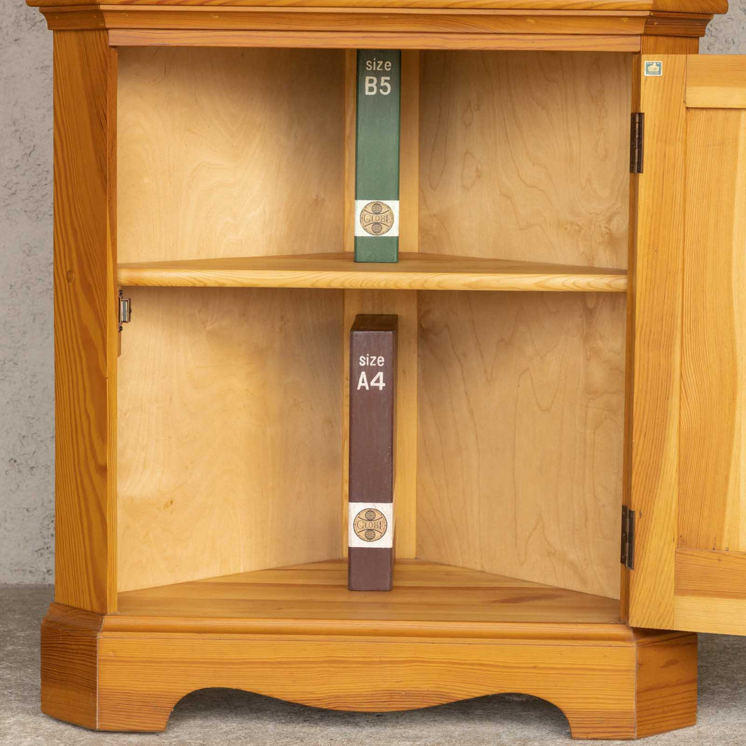 英国【ERCOL アーコール】明るいナチュラルな色味がお部屋に馴染む コーナーキャビネット[m]