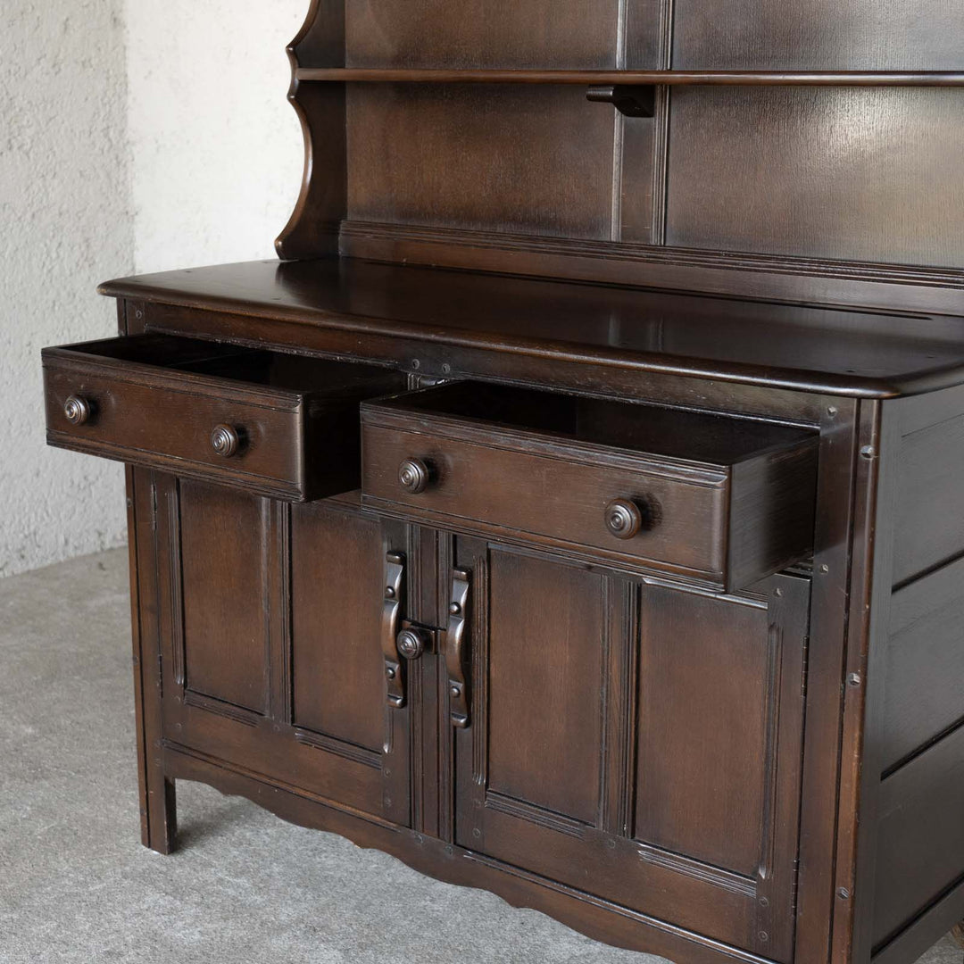 英国【ERCOL アーコール】伝統的な気品あふれるデザイン エルム カップボード Old Colonial オールドコロニアル /22B[m]