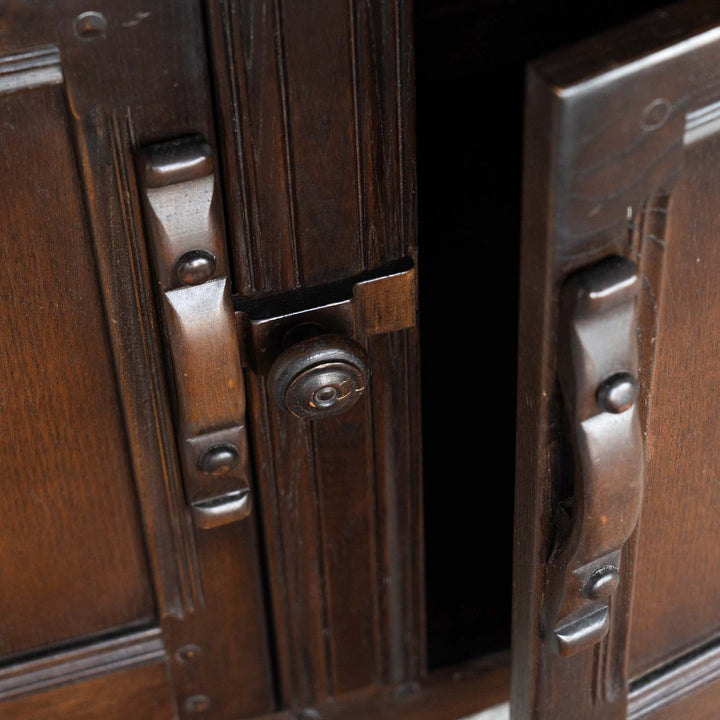 英国【ERCOL アーコール】伝統的な気品あふれるデザイン エルム カップボード Old Colonial オールドコロニアル /22B[m]