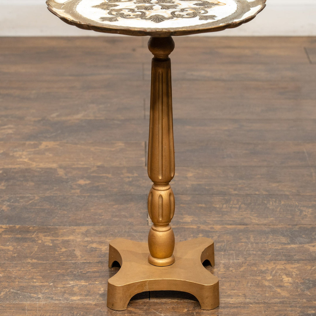 フルーティング装飾の脚にパイクラストの天板が華やか ワインテーブル /22D