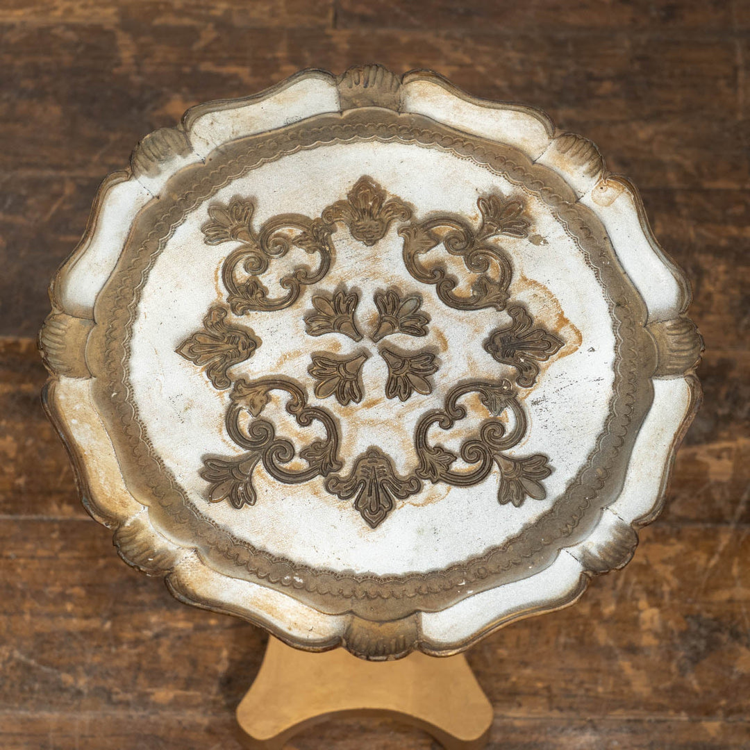 フルーティング装飾の脚にパイクラストの天板が華やか ワインテーブル /22D