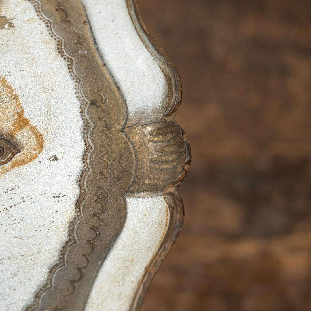 フルーティング装飾の脚にパイクラストの天板が華やか ワインテーブル /22D