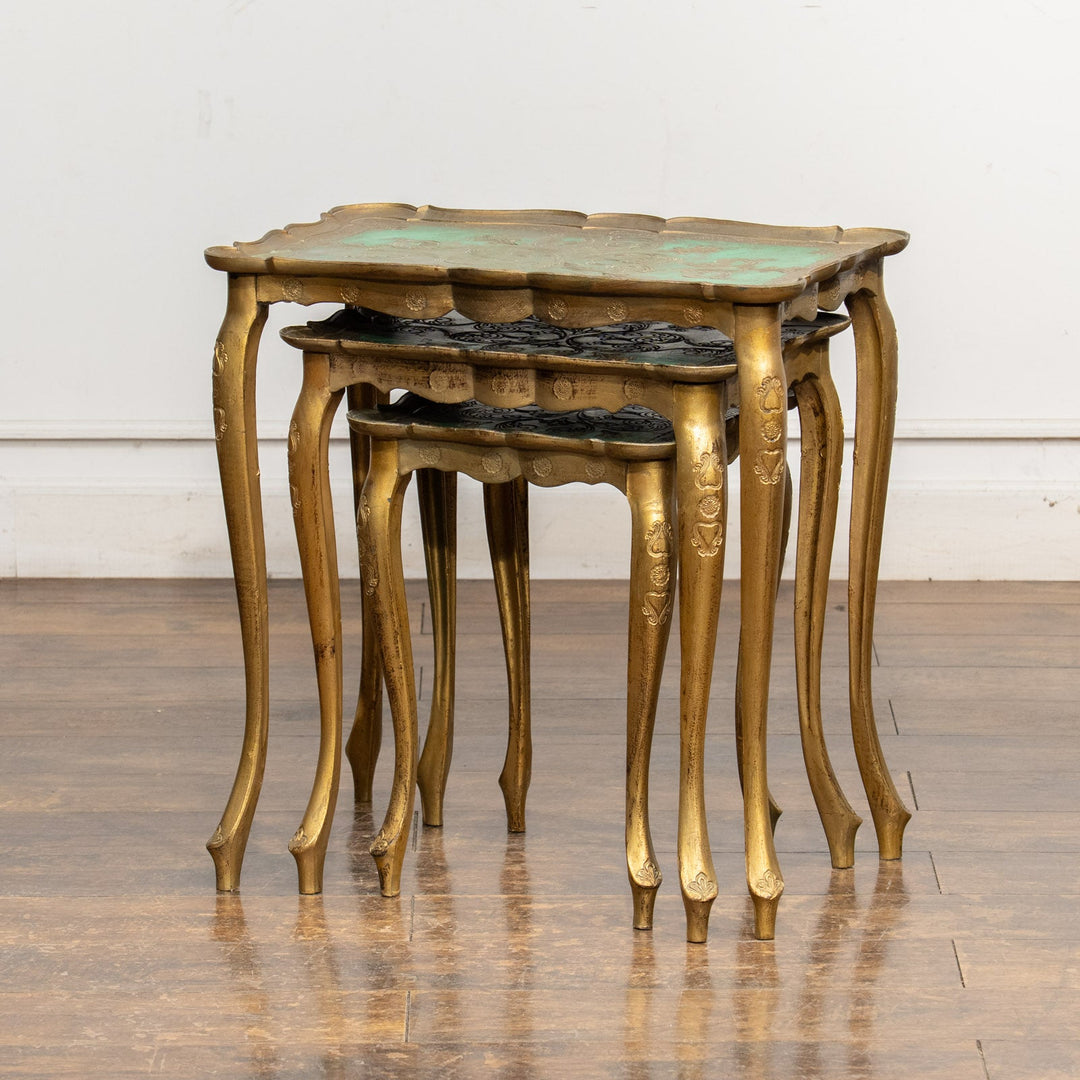 優雅なカブリオールレッグにゴールドペイントが華やか 3段 ネストテーブル /22D-1