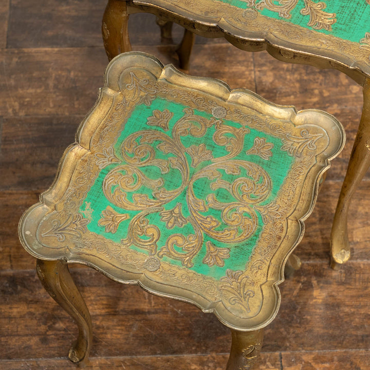 優雅なカブリオールレッグにゴールドペイントが華やか 3段 ネストテーブル /22D-1