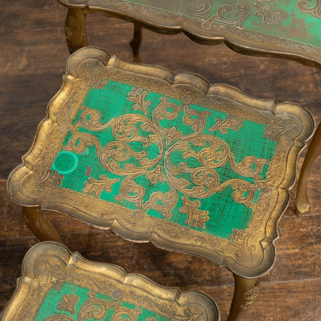 優雅なカブリオールレッグにゴールドペイントが華やか 3段 ネストテーブル /22D-1