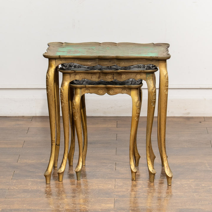 優雅なカブリオールレッグにゴールドペイントが華やか 3段 ネストテーブル /22D-1