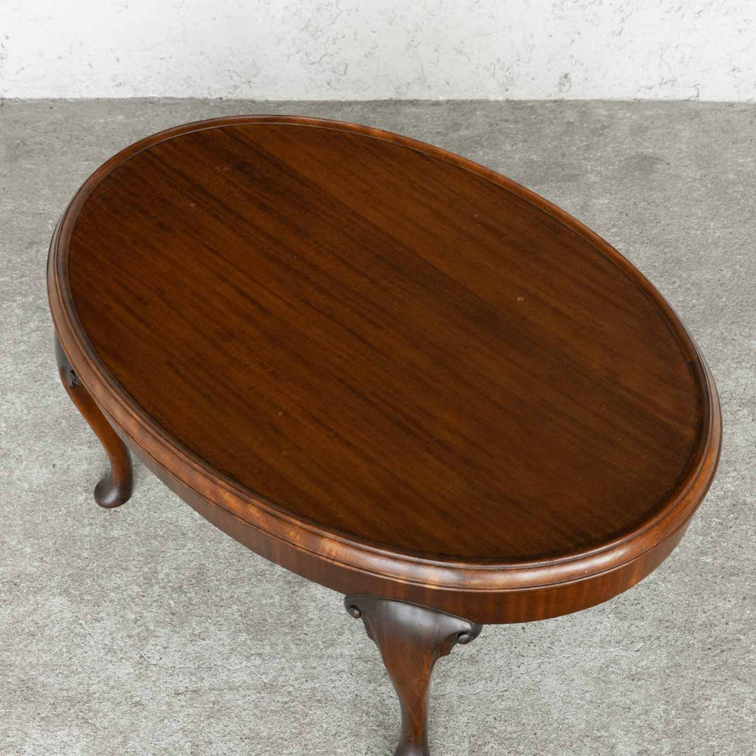 オーバル型の天板やカブリオールレッグが美しく艶やか ウォールナット コーヒーテーブル[m]