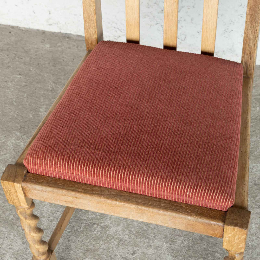 ナチュラルな明るい色味にバーリーシュガーツイストレッグが目を惹く ダイニングチェア /22D-１[m]