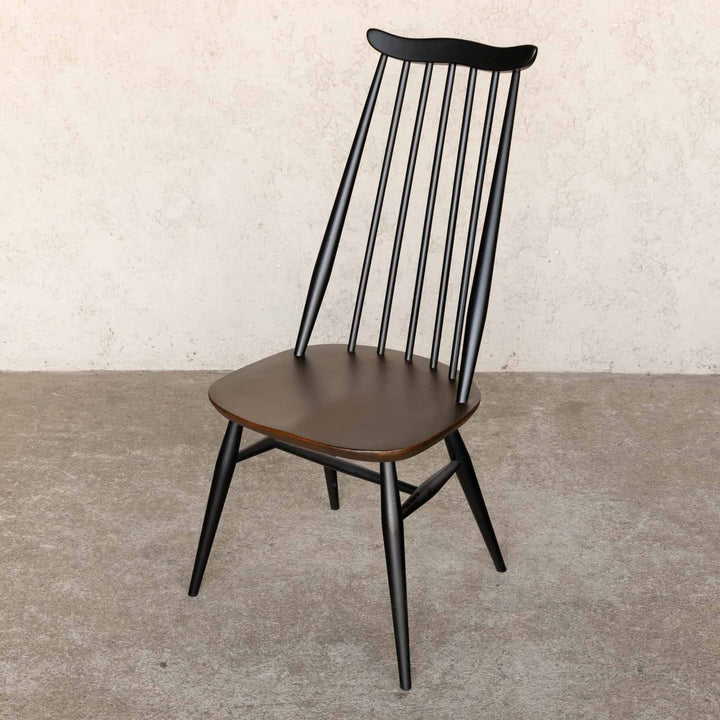 英国【ERCOL アーコール】ブラックペイントが格好いい ゴールドスミスチェア No.369 Windsor ウインザー /22D-5[m]