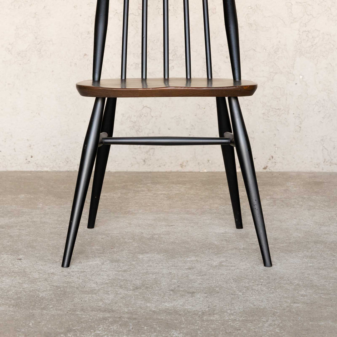 英国【ERCOL アーコール】ブラックペイントが格好いい ゴールドスミスチェア No.369 Windsor ウインザー /22D-5[m]