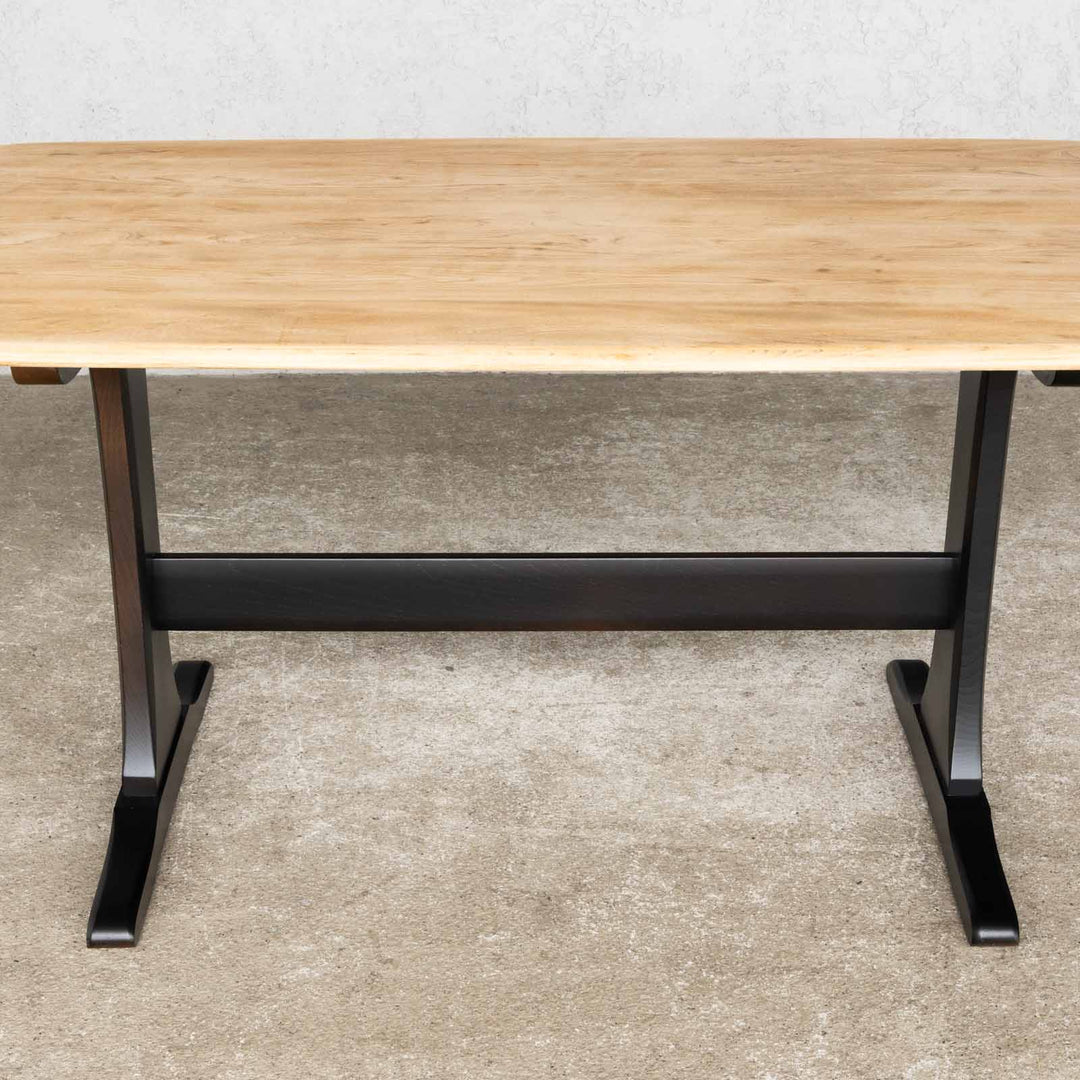 英国【ERCOL アーコール】ブラックペイントの脚とナチュラルな天板のコントラストが印象的 ダイニングテーブル[m]