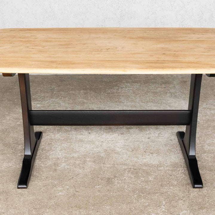 英国【ERCOL アーコール】ブラックペイントの脚とナチュラルな天板のコントラストが印象的 ダイニングテーブル[m]