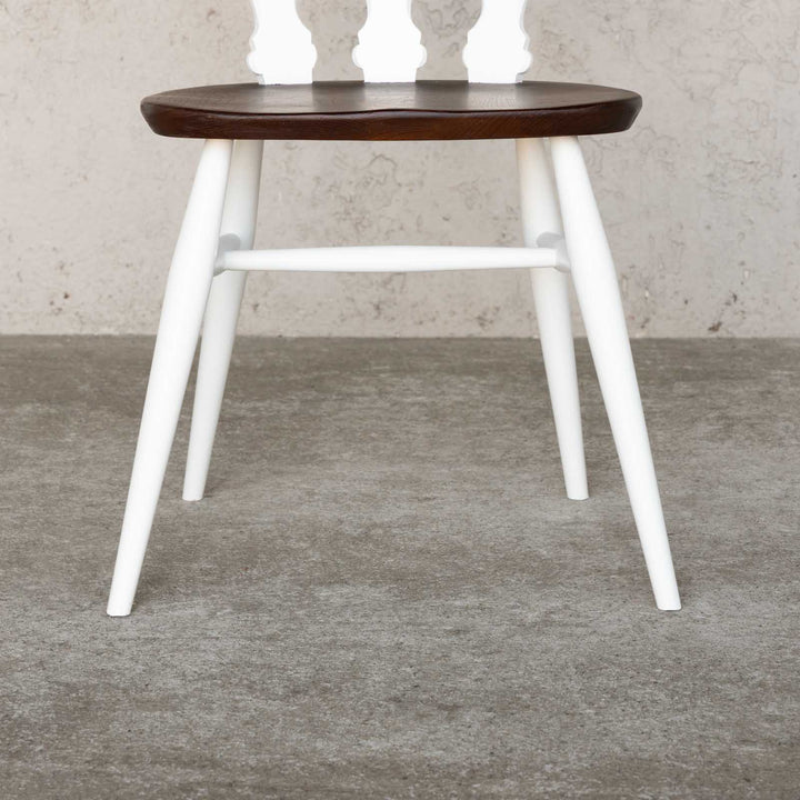 英国【ERCOL アーコール】ホワイトペイントがエレガントさを醸し出す シスルバックチェア No.375 /22E-5[m]