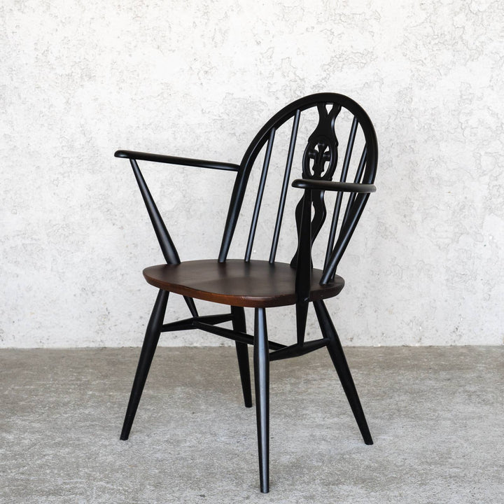英国【ERCOL アーコール】シックなブラックペイント シスルバックアームチェア No.371A /22E-8[m]