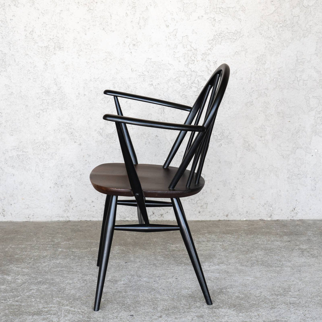 英国【ERCOL アーコール】シックなブラックペイント シスルバックアームチェア No.371A /22E-8[m]