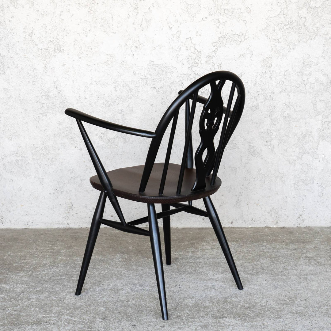 英国【ERCOL アーコール】シックなブラックペイント シスルバックアームチェア No.371A /22E-8[m]