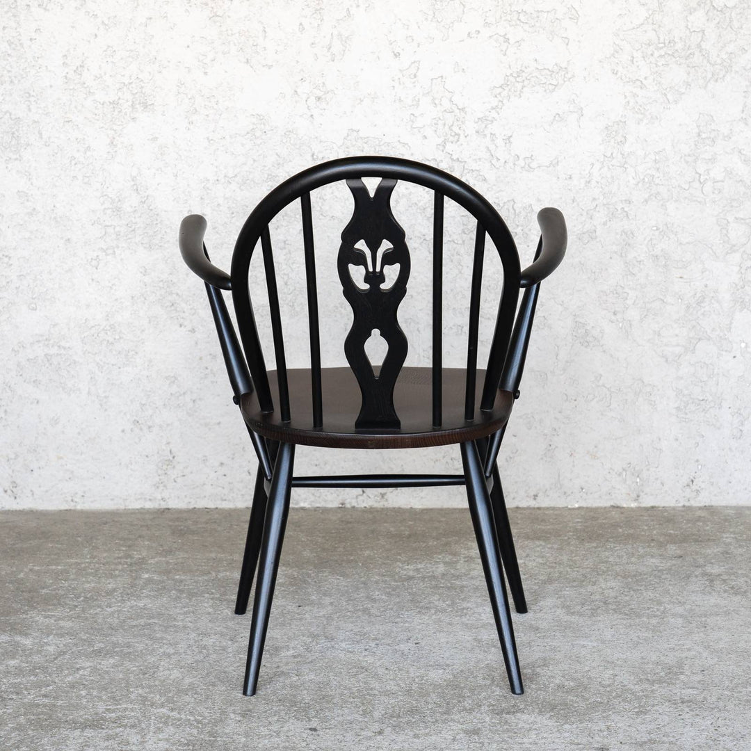 英国【ERCOL アーコール】シックなブラックペイント シスルバックアームチェア No.371A /22E-8[m]