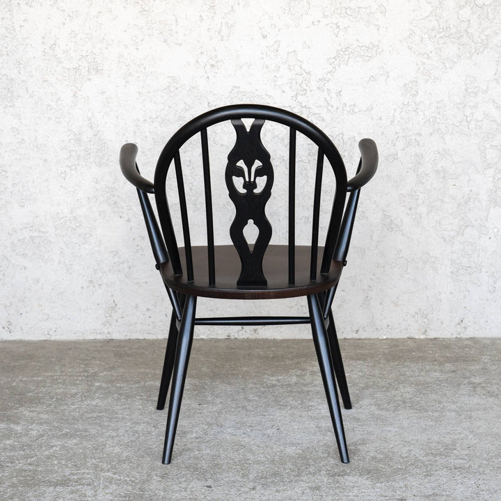 英国【ERCOL アーコール】シックなブラックペイント シスルバックアームチェア No.371A /22E-8[m]