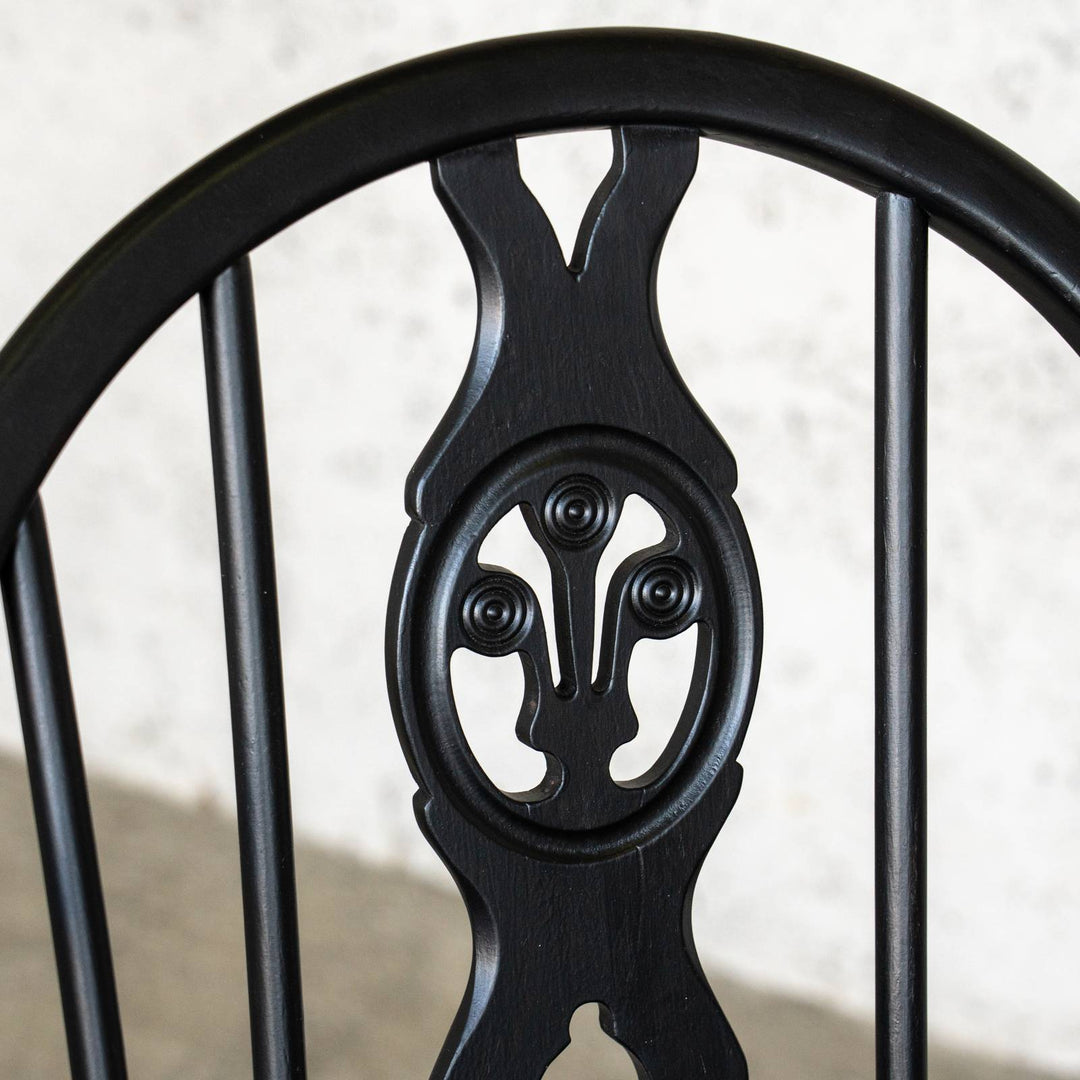 英国【ERCOL アーコール】シックなブラックペイント シスルバックアームチェア No.371A /22E-8[m]