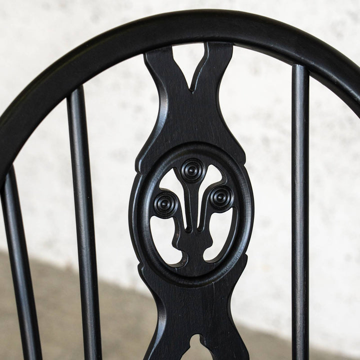 英国【ERCOL アーコール】シックなブラックペイント シスルバックアームチェア No.371A /22E-8[m]