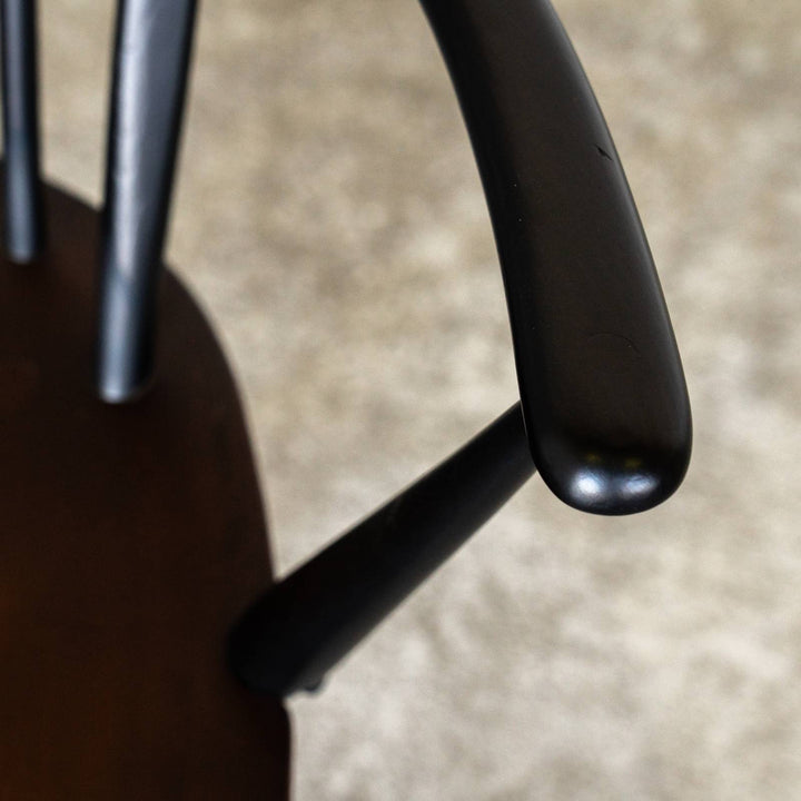 英国【ERCOL アーコール】シックなブラックペイント シスルバックアームチェア No.371A /22E-8[m]