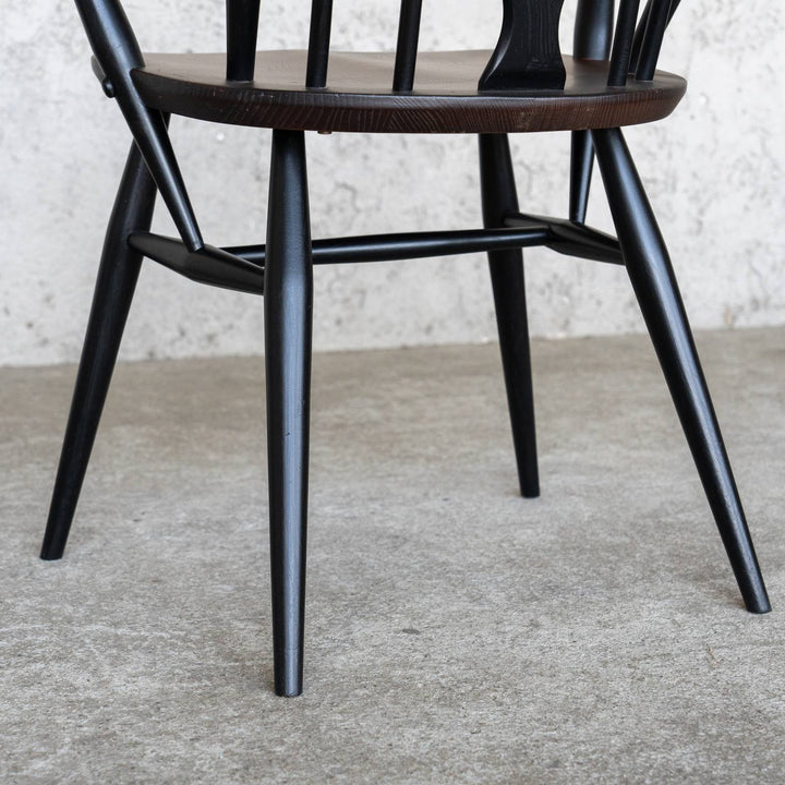 英国【ERCOL アーコール】シックなブラックペイント シスルバックアームチェア No.371A /22E-8[m]