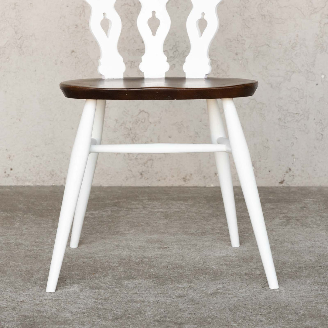 英国【ERCOL アーコール】ホワイトペイントがエレガントさを醸し出す シスルバックチェア No.375 /22E-3 [m]