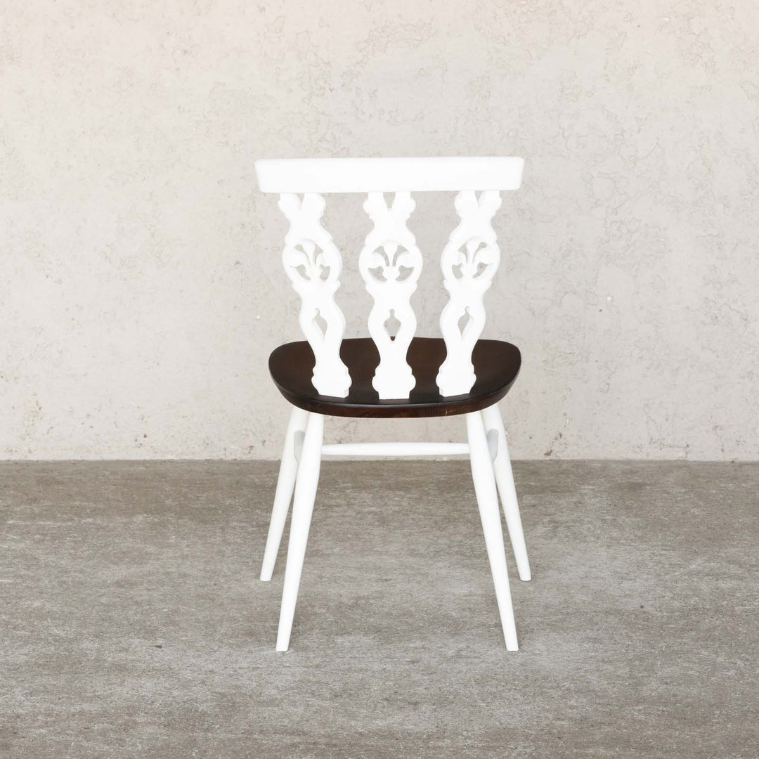 英国【ERCOL アーコール】ホワイトペイントがエレガントさを醸し出す シスルバックチェア No.375 /22E-5 [m]