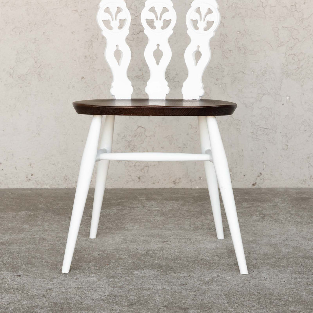 英国【ERCOL アーコール】ホワイトペイントがエレガントさを醸し出す シスルバックチェア No.375 /22E-5 [m]