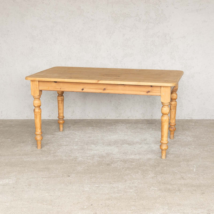パイン材の温もりのある素朴さがカントリーやナチュラルなお部屋作りにマッチする キッチンテーブル /22E[m]