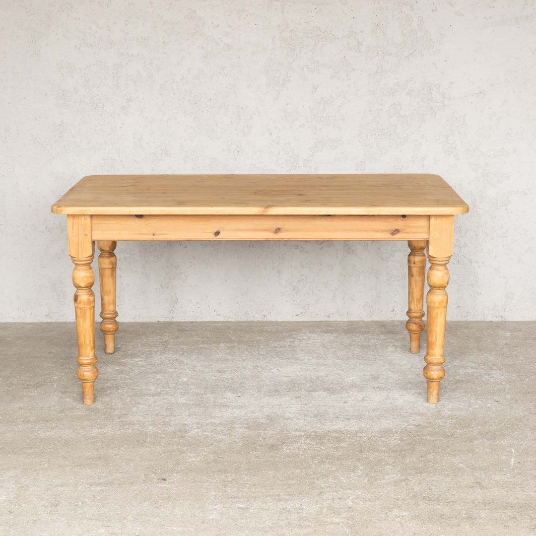 パイン材の温もりのある素朴さがカントリーやナチュラルなお部屋作りにマッチする キッチンテーブル /22E[m]