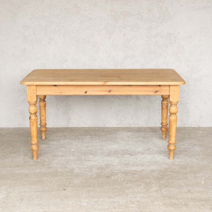 パイン材の温もりのある素朴さがカントリーやナチュラルなお部屋作りにマッチする キッチンテーブル /22E[m]
