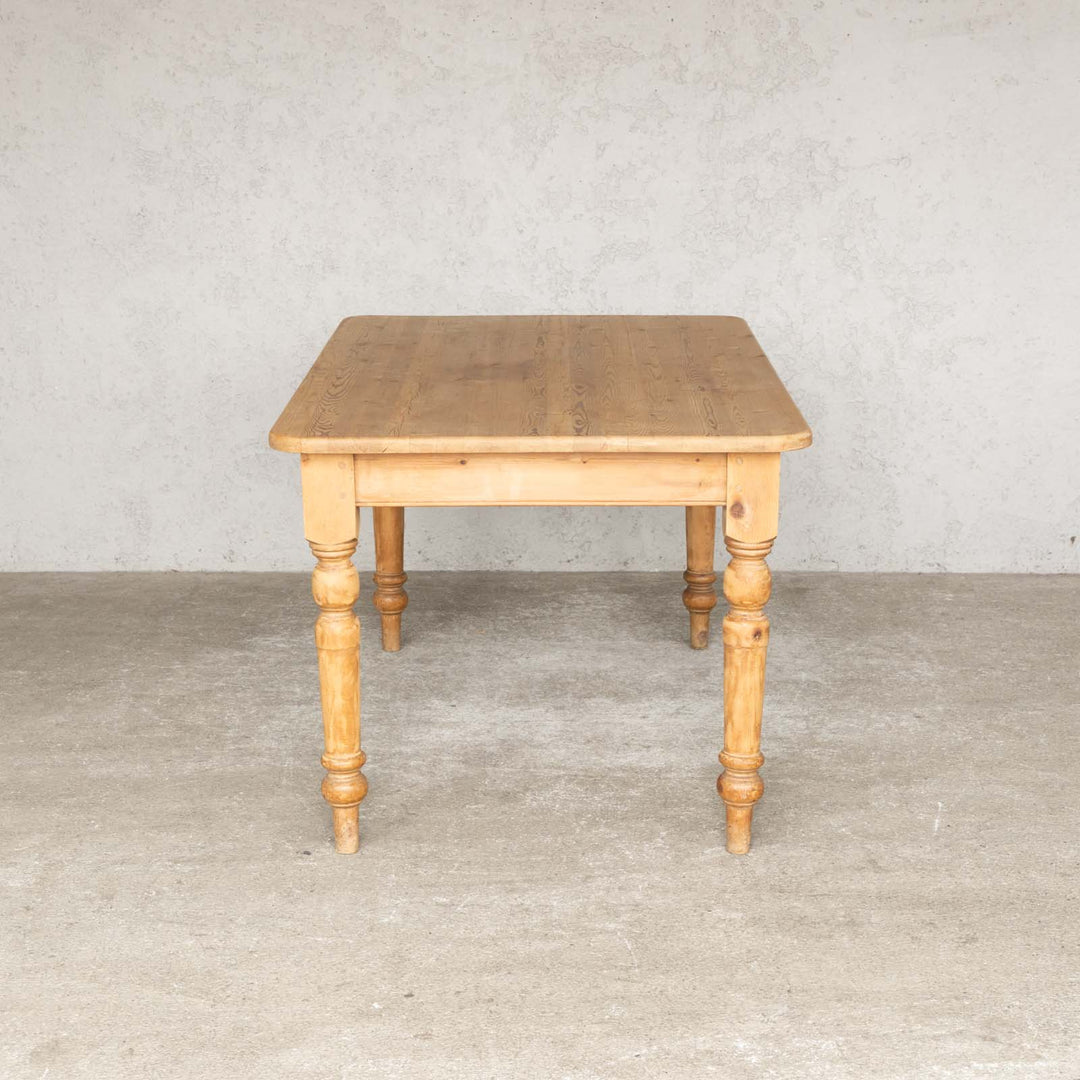 パイン材の温もりのある素朴さがカントリーやナチュラルなお部屋作りにマッチする キッチンテーブル /22E[m]