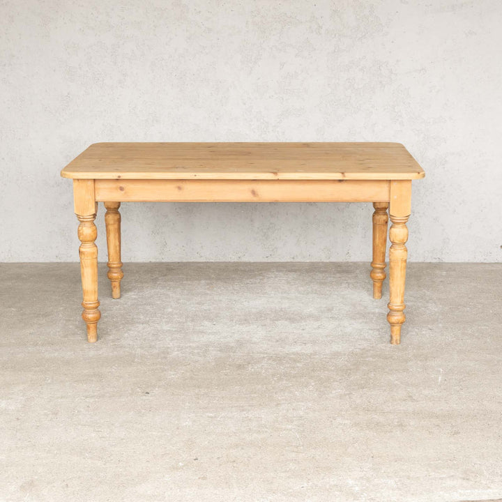パイン材の温もりのある素朴さがカントリーやナチュラルなお部屋作りにマッチする キッチンテーブル /22E[m]
