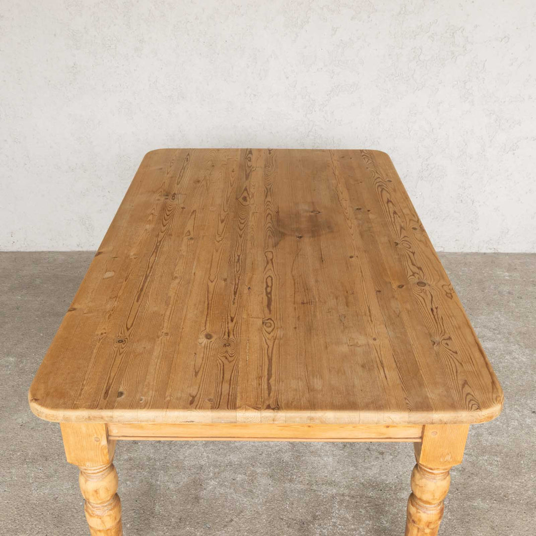 パイン材の温もりのある素朴さがカントリーやナチュラルなお部屋作りにマッチする キッチンテーブル /22E[m]