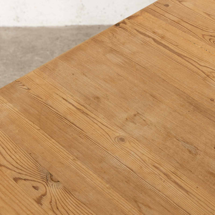 パイン材の温もりのある素朴さがカントリーやナチュラルなお部屋作りにマッチする キッチンテーブル /22E[m]